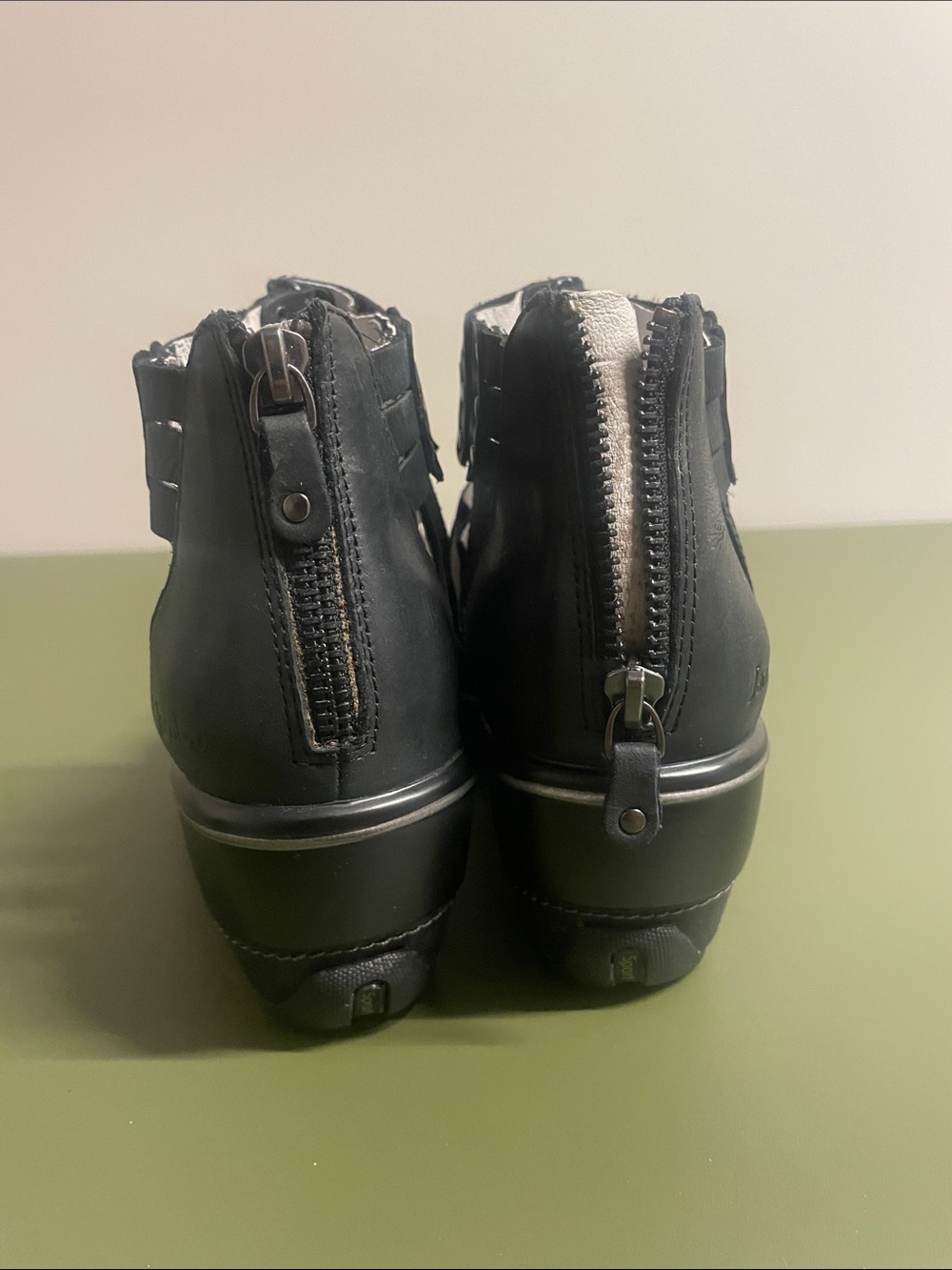 Jambo Sugar Black Leather Wedge Sandals, 9M - Picture 5 of 10